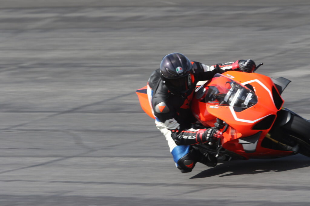 Jun Valenton knee down at Chuckwalla